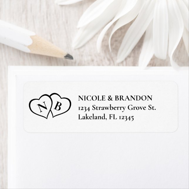 Étiquette Mariage de monogramme du coeur blanc et noir (En situation)