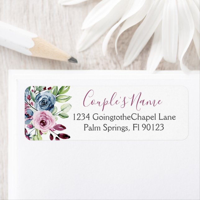 Étiquette Mariage floral bleu marine Bourgogne (En situation)