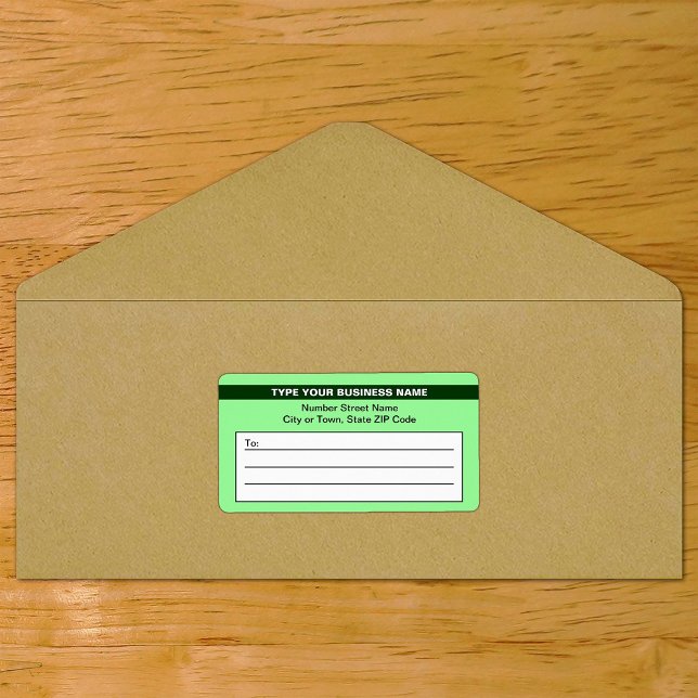 Étiquette Nom de marque en surbrillance sur la livraison ver (Light green shipping label with your highlighted brand on envelope)
