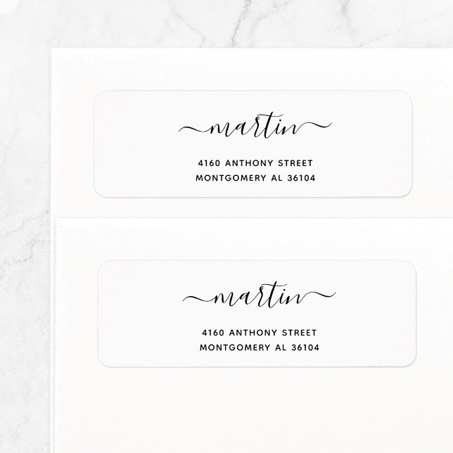 Étiquette Nom manuscrit moderne et adresse de retour 08e. (Simple, basic return address label in black and white features modern script name with swashes.)