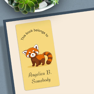 Étiquette Panda rouge mignon sur plaque jaune