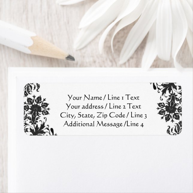 Étiquette Papier à lettres floral damassé noir et blanc avec (En situation)