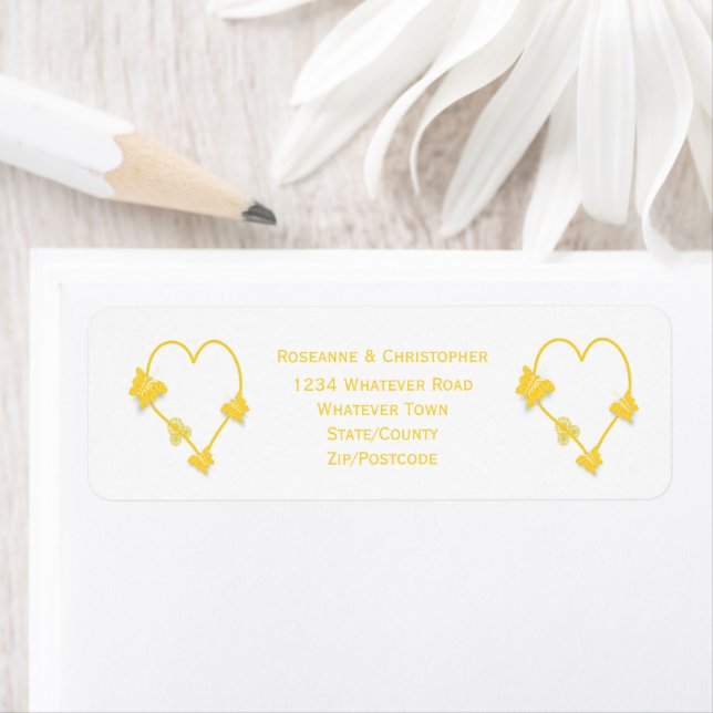 Étiquette Papillon jaune Mariage de conception cardiaque (En situation)