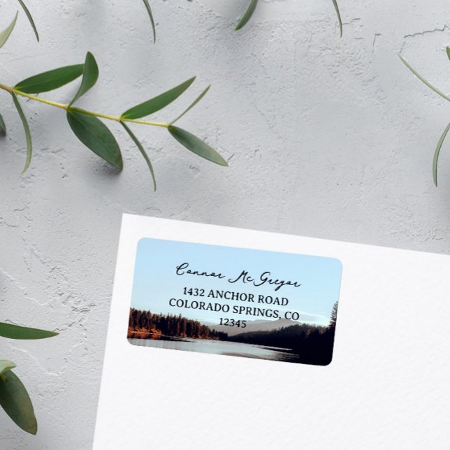 Étiquette Paysage forestier de Calm Mountain Lake (Créateur téléchargé)