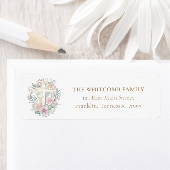 Étiquette Pink Gold Cross Floral Aquarelle Baptism Adresse (En situation)