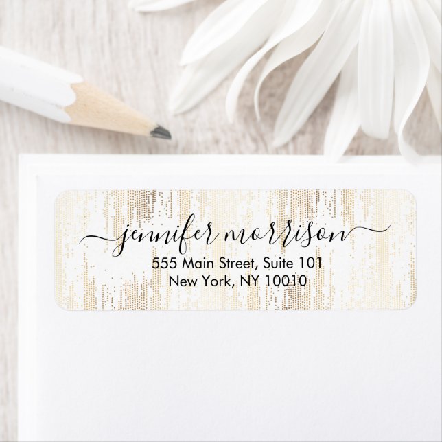 Étiquette Pluie de Confetti Gold Script Glam (En situation)