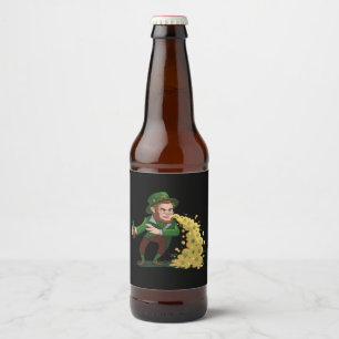 Étiquette Pour Bouteilles De Bière Irlandais Leprechaun Jetant Des Cookies Chanceux D
