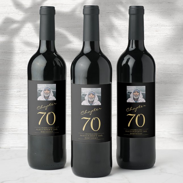Étiquette Pour Bouteilles De Vin 70e anniversaire Black Gold Photo (Chapter 70. 70th Birthday black and gold personalized wine labels. Add name age and photo.)