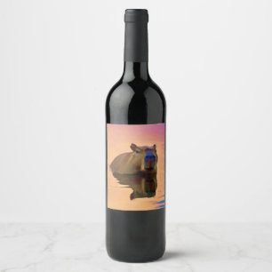 Étiquette Pour Bouteilles De Vin Capybara Émergée d'un lac paisible