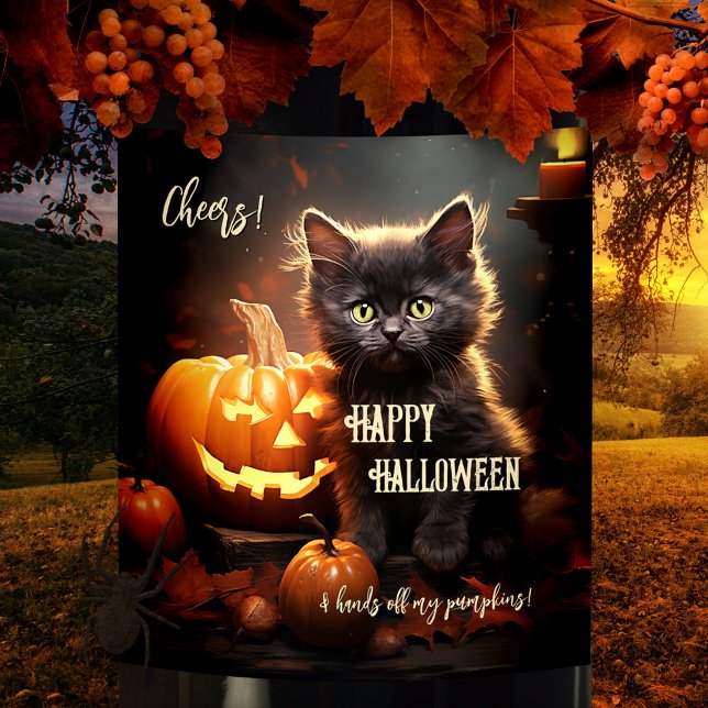 Étiquette Pour Bouteilles De Vin Drôle Chat Noir Kitten Halloween (Funny wine label featuring a cute black kitten protecting her pumpkins. Purrfect for Halloween)