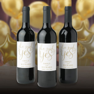 Étiquette Pour Bouteilles De Vin Elle a dit oui Fête de Fiançailles Élégant Or
