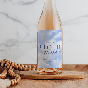 Étiquette Pour Bouteilles De Vin Elle est sur Cloud Nine Blue Baby Shower pour mar