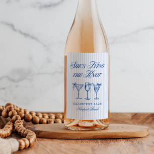 Étiquette Pour Bouteilles De Vin Elle noue la main élégante de la côte du noeud tir