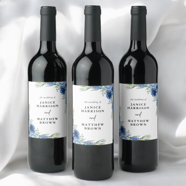 Étiquette Pour Bouteilles De Vin Magnifique mariage floral bleu poussiéreux (Lovely dusty blue floral wine label personalizes bottles with elegant wedding charm)