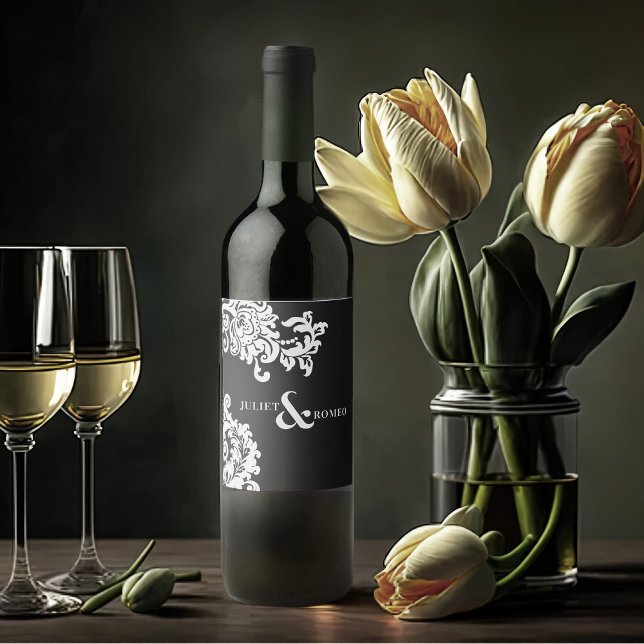 Étiquette Pour Bouteilles De Vin Mariage damassé moderne noir et blanc élégant (elegant black and white wedding wine label for wedding favors)