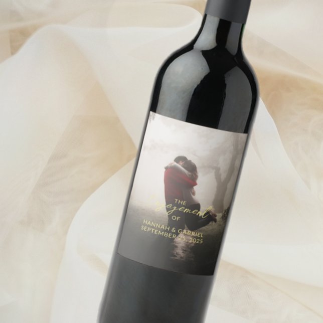 Étiquette Pour Bouteilles De Vin Mariage Engagement Party Ajouter une photo (Wedding Engagement Party Wine Label (Add Your Photo))