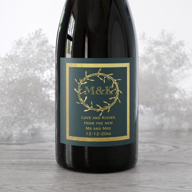 Étiquette Pour Bouteilles De Vin Mistletoe d'or Monogramme Vin vert Étiquette (Add your initials and short message to this green and gold mistletoe wreath wine label)