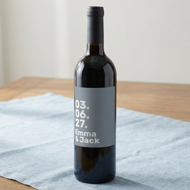 Étiquette Pour Bouteilles De Vin Noms et date de mariage modernes gras gris minimal (Minimal grey bold modern wedding date and names wine label)