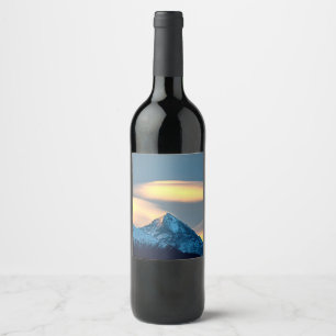 Étiquette Pour Bouteilles De Vin Nuages Uniques Au-Dessus Des Montagnes Couvertes D