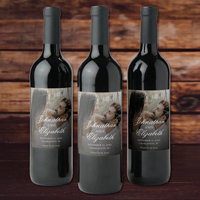 Étiquette Pour Bouteilles De Vin Photo Moderne avec Superposition Noire Mariage (Modern Photo with Black Overlay Wedding Wine Labels)