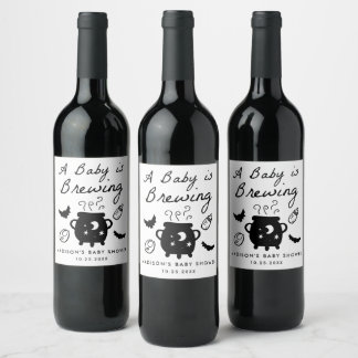 Étiquette Pour Bouteilles De Vin Une Baby Shower Halloween "Un Bébé est en Train de