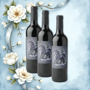 Étiquette Pour Bouteilles De Vin Unicorne stylisée dans la splendeur florale.