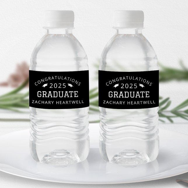 Étiquette Pour Bouteilles D'eau 2025 Sporty Black and White Graduation (Créateur téléchargé)
