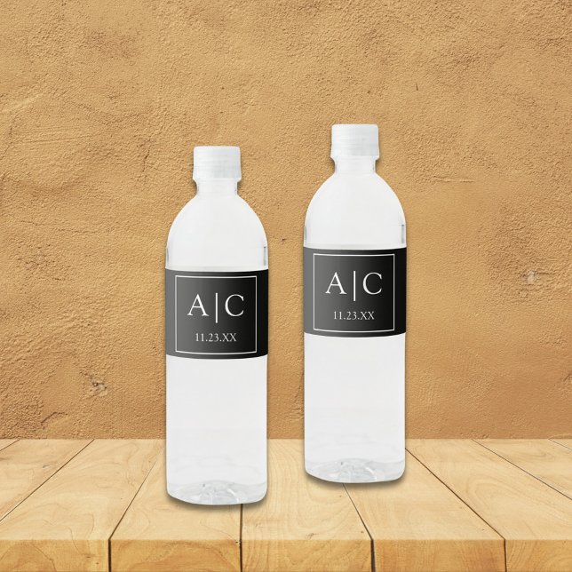 Étiquette Pour Bouteilles D'eau Mariage de Monogramme noir classique moderne (Créateur téléchargé)