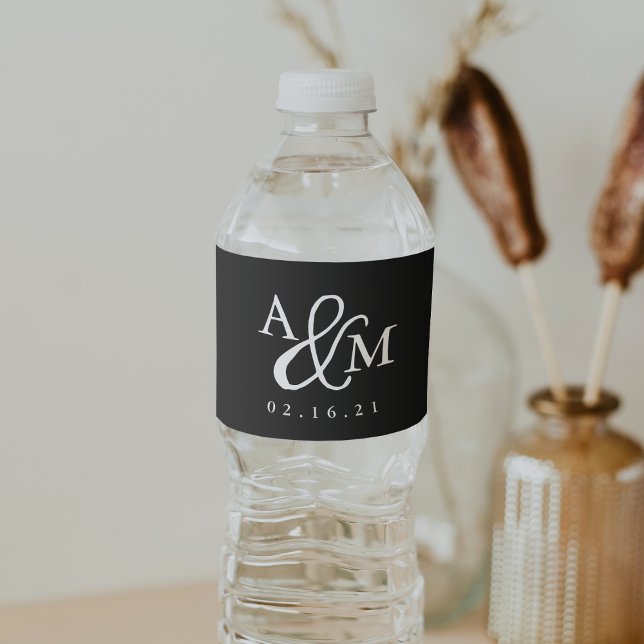 Étiquette Pour Bouteilles D'eau Mariage de monogramme noir et blanc (Créateur téléchargé)