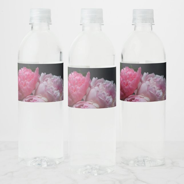 Étiquette Pour Bouteilles D'eau Pies roses sur arrière - plan foncé (Bouteilles)