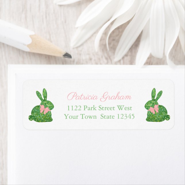Étiquette Preppy Pink Et Green Boxwood Bunny Adresse de reto (En situation)