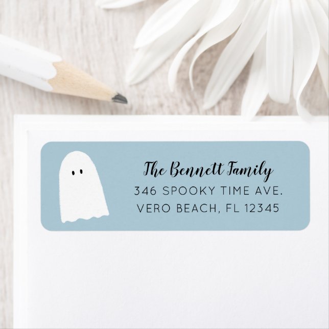 Étiquette Simple Cute Ghost Élégant Script Halloween Bleu (En situation)