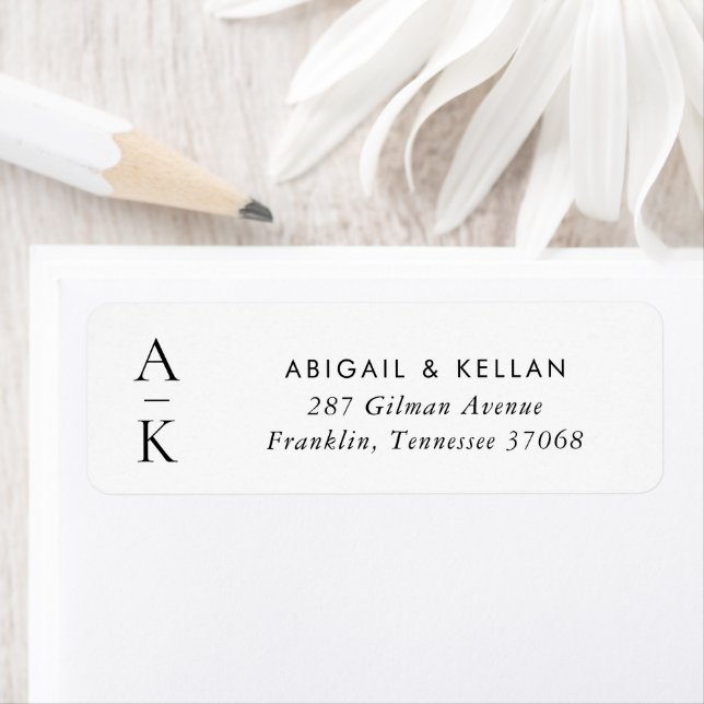 Étiquette Simple moderne Noir Blanc Monogramme Mariage Adres (En situation)