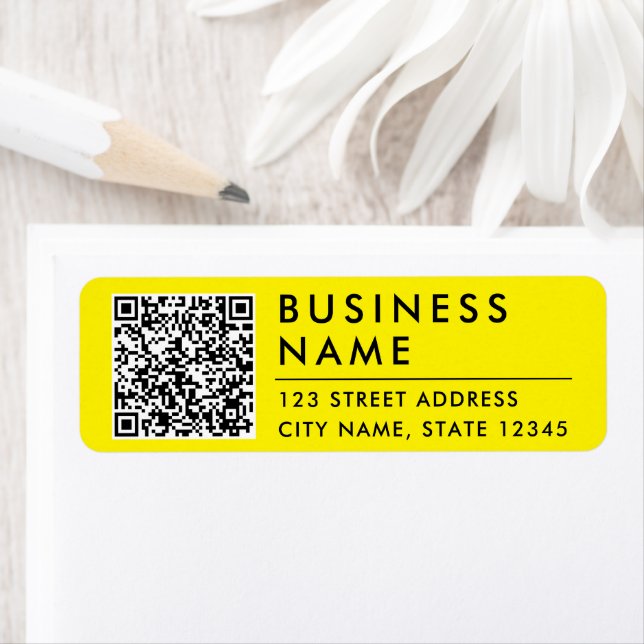 Étiquette Simple moderne Yellow Website QR Code Adresse de r (En situation)