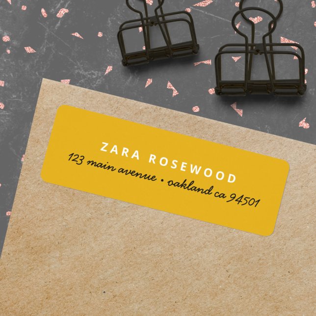 Étiquette Style tendance moutarde jaune Adresse de retour (A fun modern pre-addressed label in mustard yellow for cool and trendy everyday mailing)