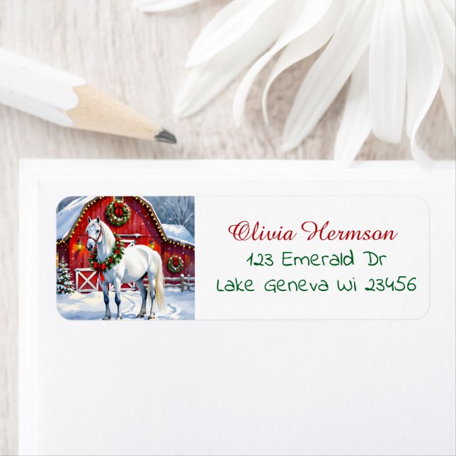 Étiquette Un Cheval Blanc Festif et une Grange d'hiver Noël (En situation)