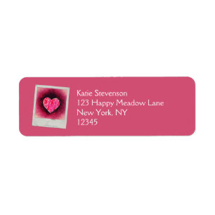 Étiquette Une mignonne main tiré coeur rose sur une texture