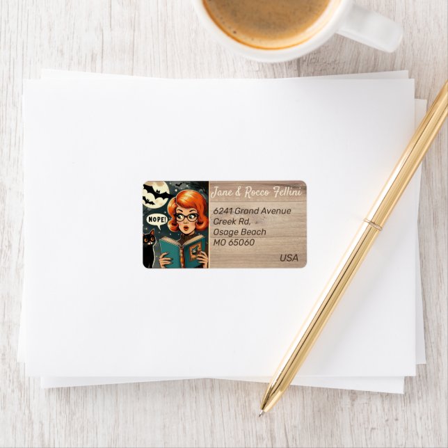 Étiquette Unique cat Lady Halloween theme custom address (En situation)