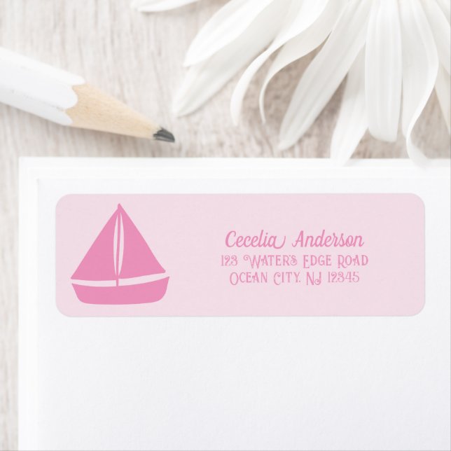 Étiquette Voilier rose sur Pink Nautical (En situation)