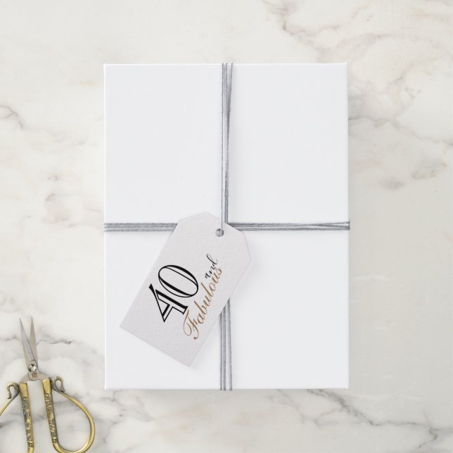 Étiquettes-cadeau 40 et fabuleux script élégant 40e anniversaire (Avec de la ficelle)