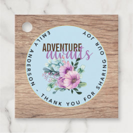 Étiquettes Cadeau Adventure Attend le Baby shower de fleurs violette