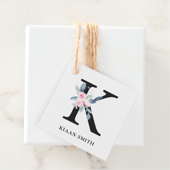 ÉTIQUETTES CADEAU ALPHABÈTES FLORAUX BLEU DOUX NOM LETTRE K (En situation)