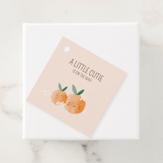 Étiquettes Cadeau Baby shower botanique Little Cutie Orange Citrus (En situation)