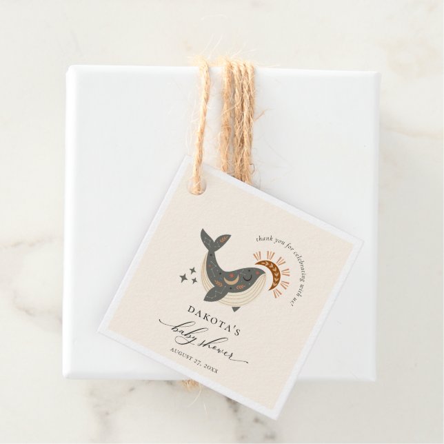 Étiquettes Cadeau Baby shower de baleines célestes de Boho (En situation)