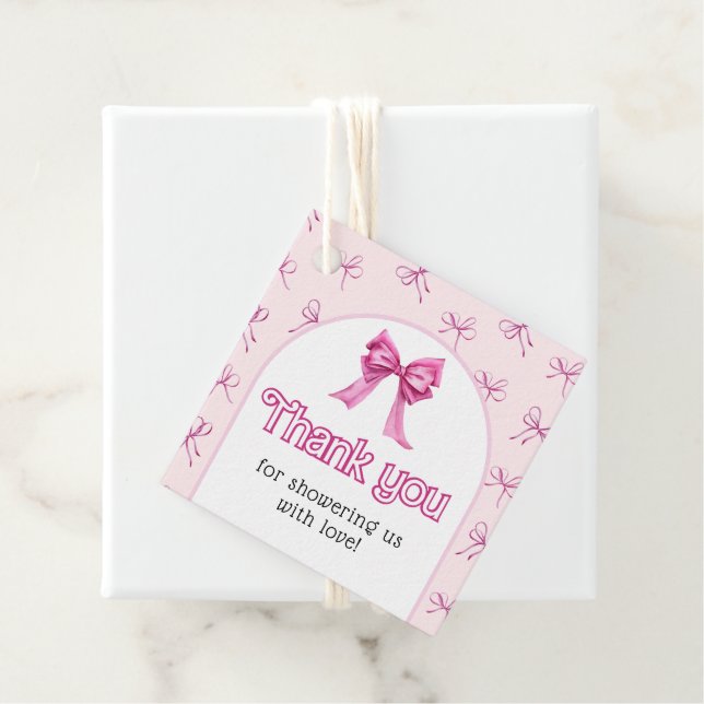 Étiquettes Cadeau Baby shower de boule rose (En situation)