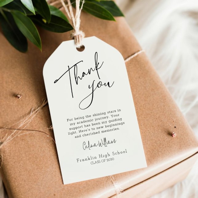 Étiquettes-cadeau Balise de Merci de graduation moderne Favoriser (Sleek simplicity meets heartfelt gratitude. Personalize your thank you with elegance.)