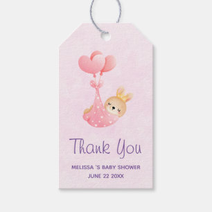 Étiquettes-cadeau Bébé mignon dans une couverture de coeur