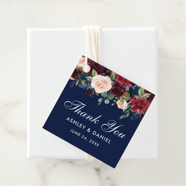 Étiquettes Cadeau Burgundy Blue Floral Mariage Merci Or (En situation)