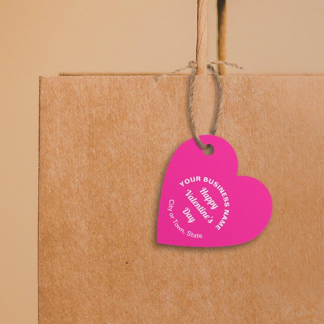 Étiquettes Cadeau Business Valentine Salutation sur forme de coeur r (Business Valentine heart shape pink tag hung on shopping bag.)