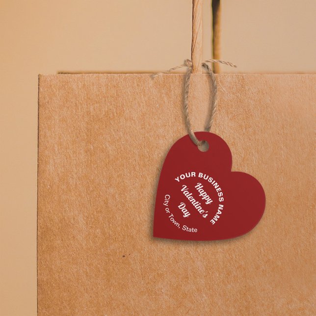 Étiquettes Cadeau Business Valentine Salutation sur la forme de coeu (Business Valentine heart shape red tag hung on shopping bag.)